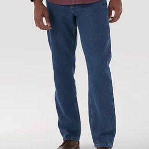 Men’s Wrangler 32/30 Relaxed Fit Medium Wash Jeans